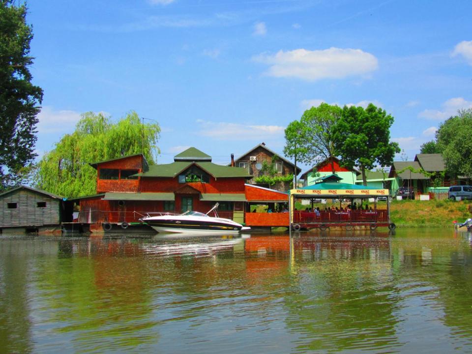 Danube Fairy Villa Futog Exterior photo